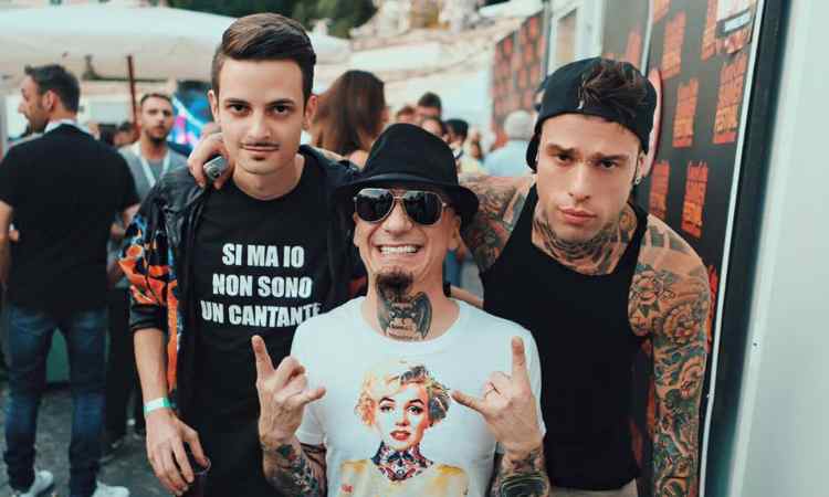 Fedez, J- AX e Rovazzi on facebook