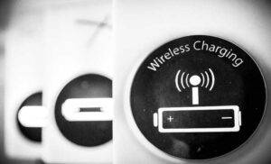 Wireless charging ricarica inversa (unsplash)