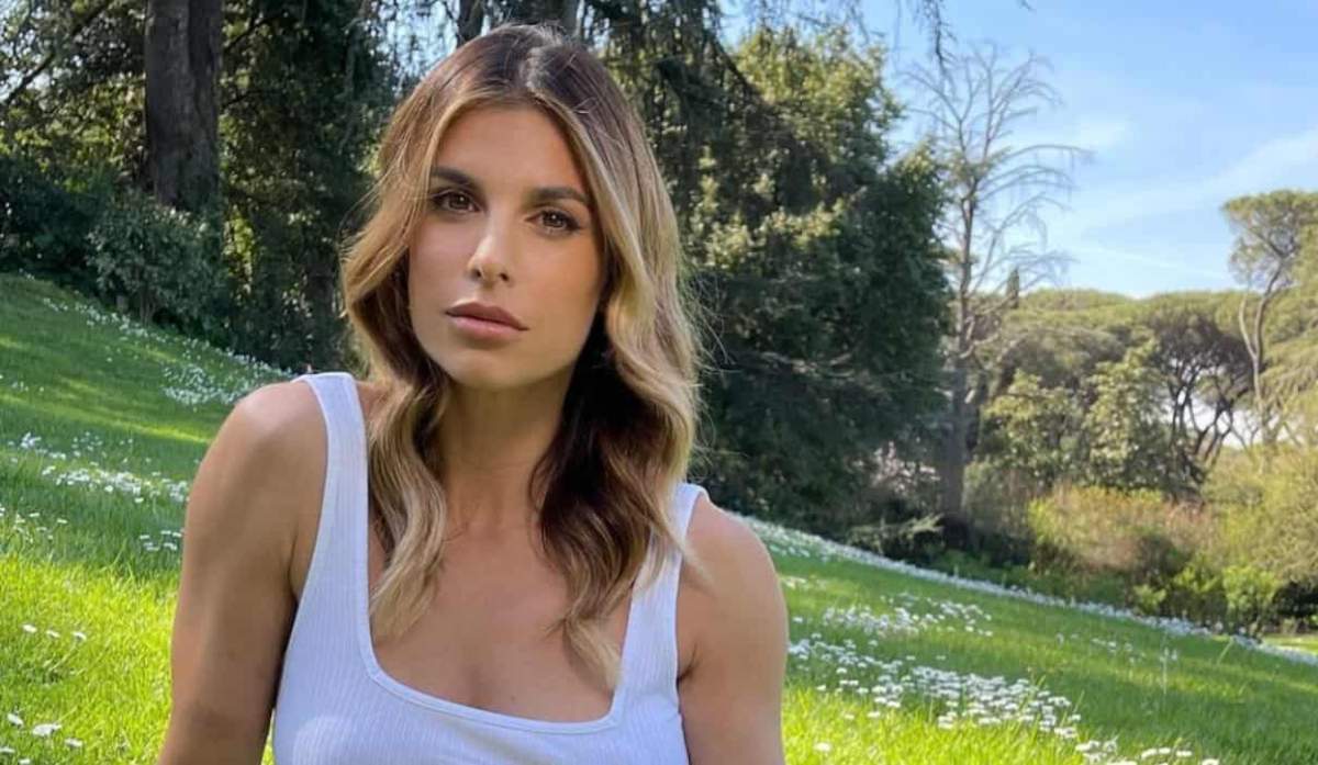 Elisabetta Canalis: il bikini in spiaggia mostra tutto-FOTO