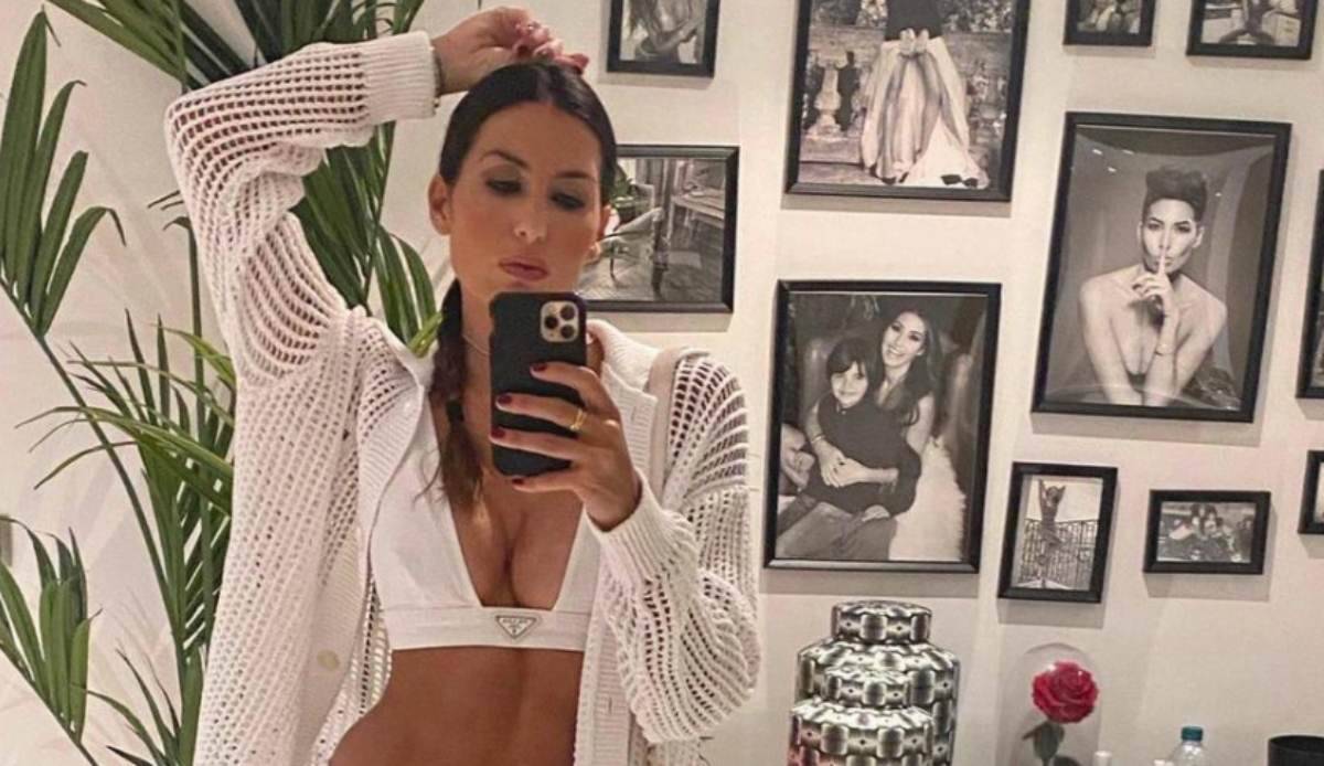 Elisabetta Gregoraci: il vestito è stupendo ma c'è un inconveniente