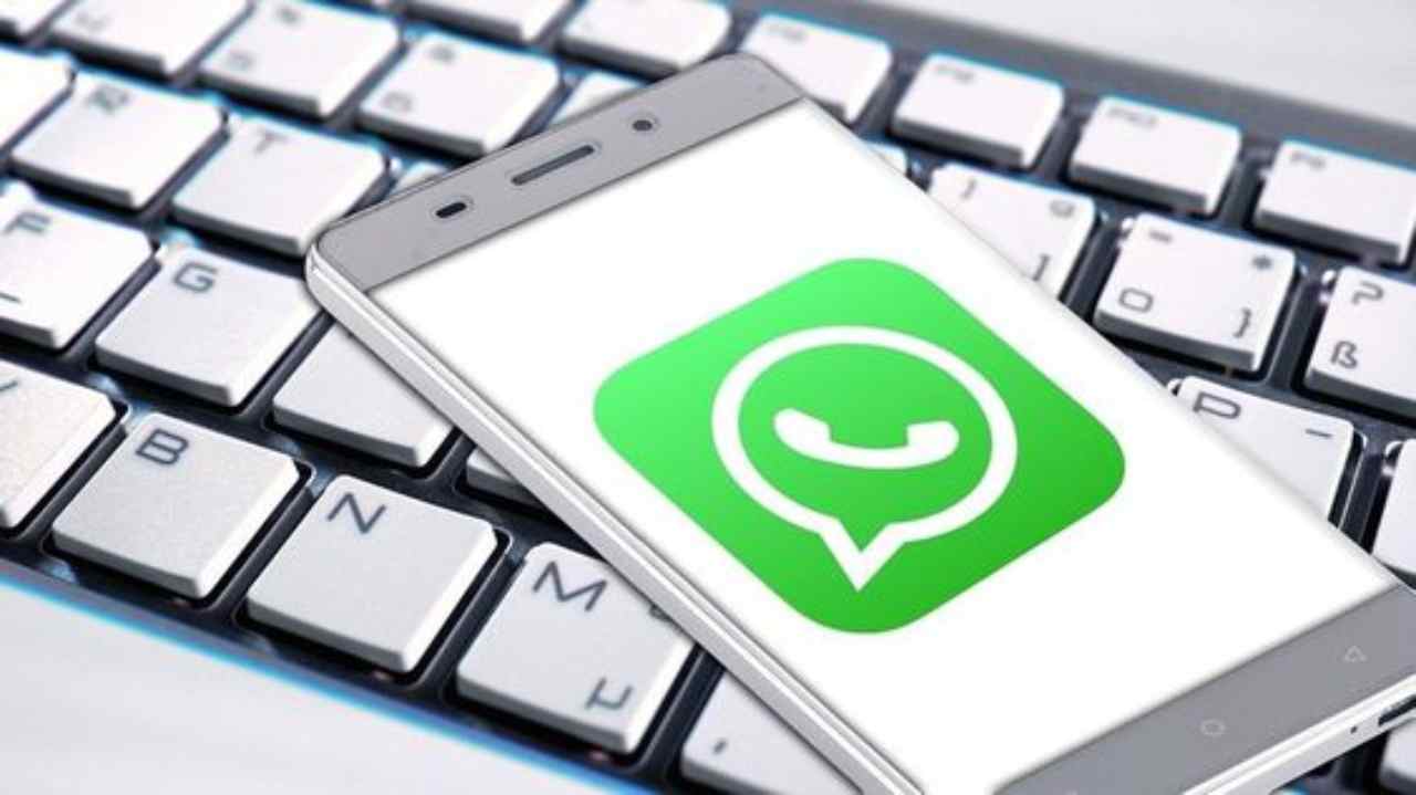 Android dice basta a questi smartphone, non potranno usare più WhatsApp