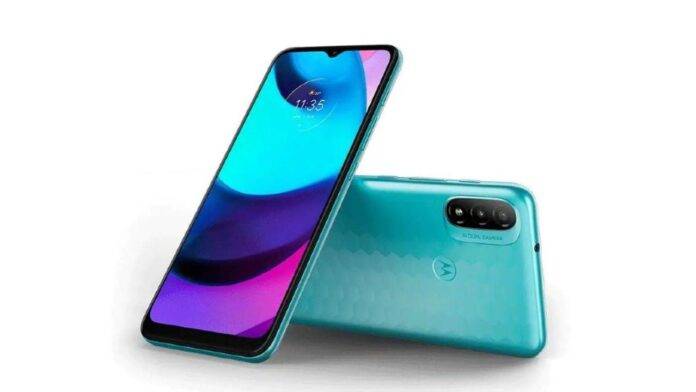Arriva il nuovo Motorola E40: svelata la scheda tecnica e foto Arriva il nuovo Motorola E40: svelata la scheda tecnica e foto