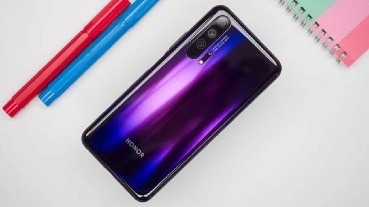 Huawei Nova 9 e Honor 50: identico prodotto ma con due brand, cosa sta accadendo in Cina?