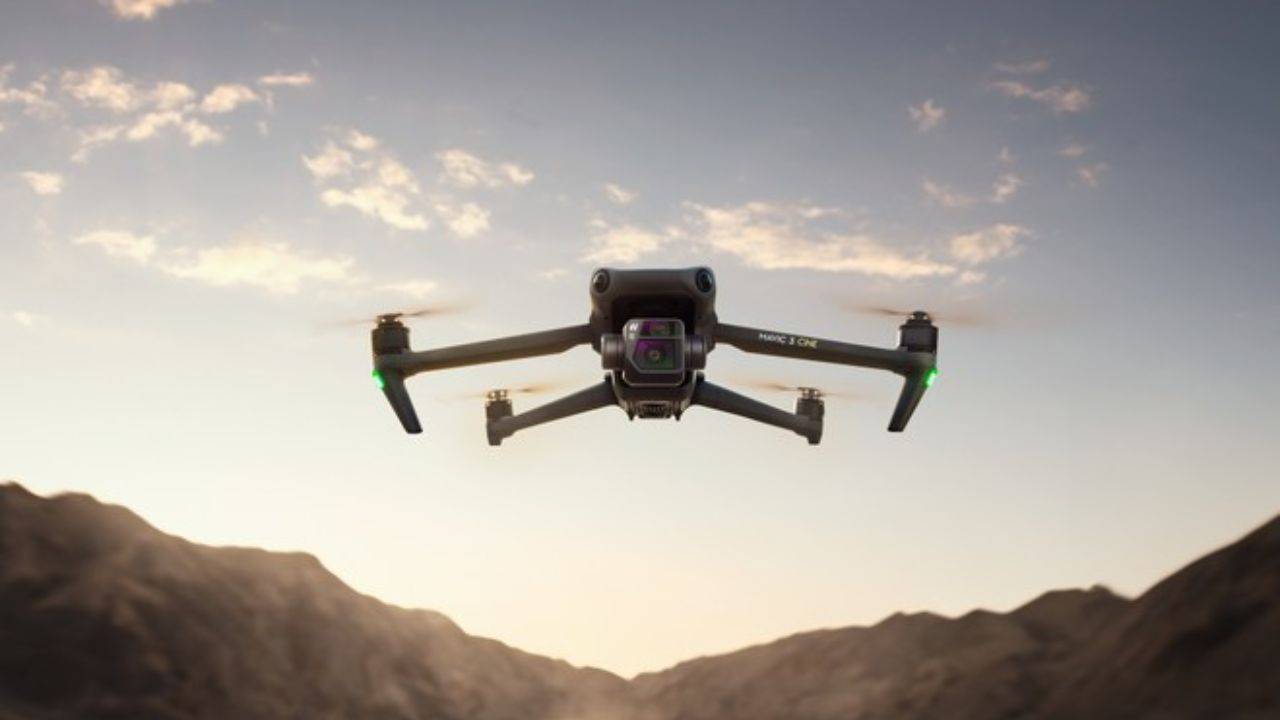 DJI Mavic 3 ci lascia a bocca aperta: ufficiale, con camera Hasselblad e 46 minuti di volo