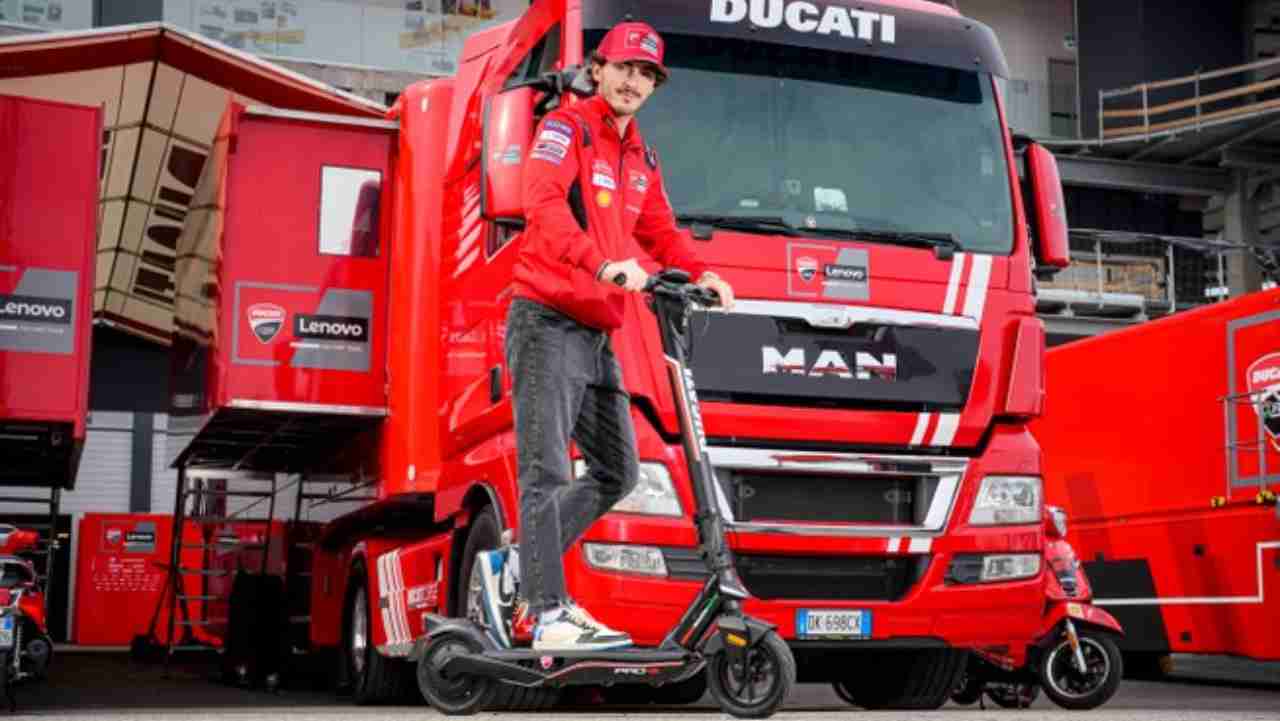 Ducati mette la tecnologia NFC nel suo nuovo monopattino PRO-III