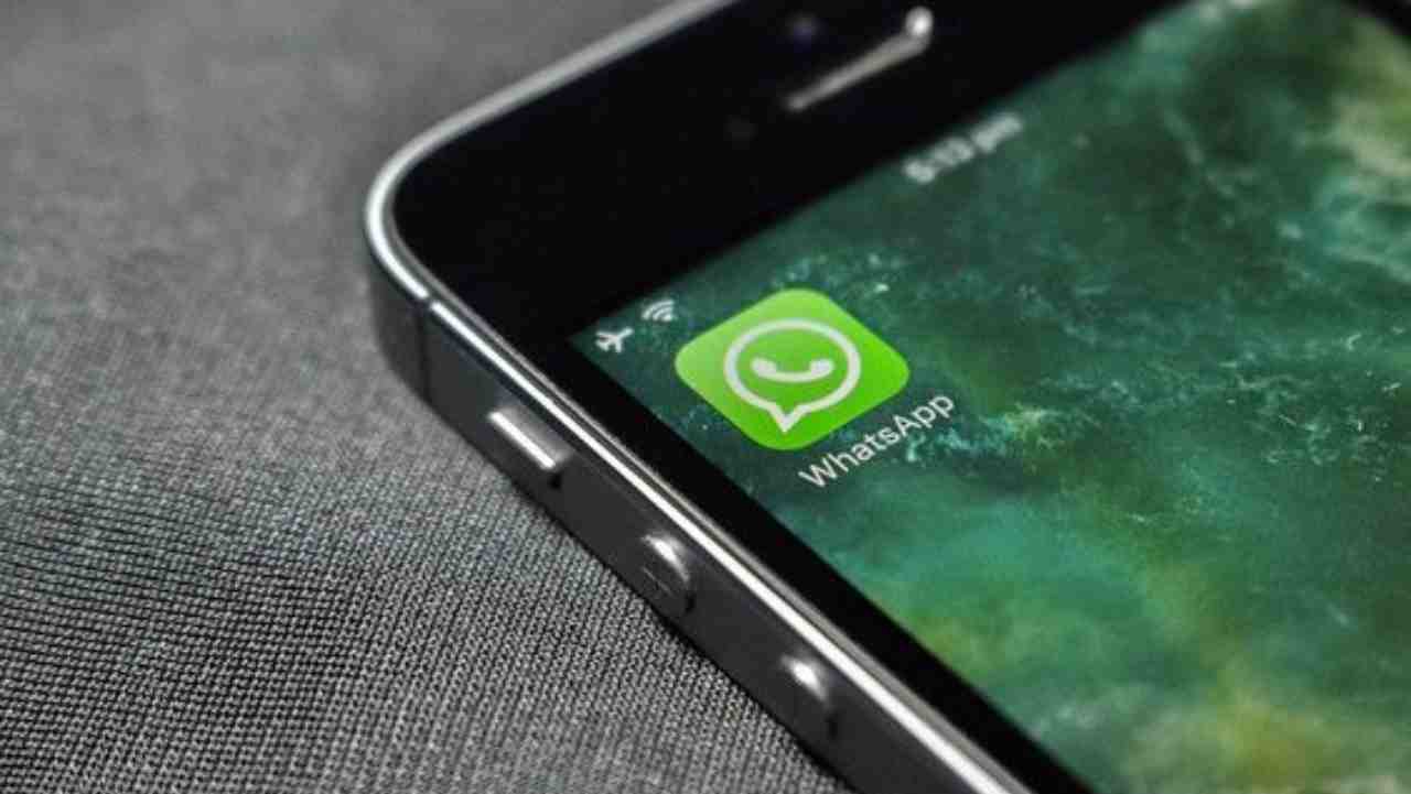 Vuoi bloccare qualcuno su WhatsApp senza che lo sappia? Ecco il trucco
