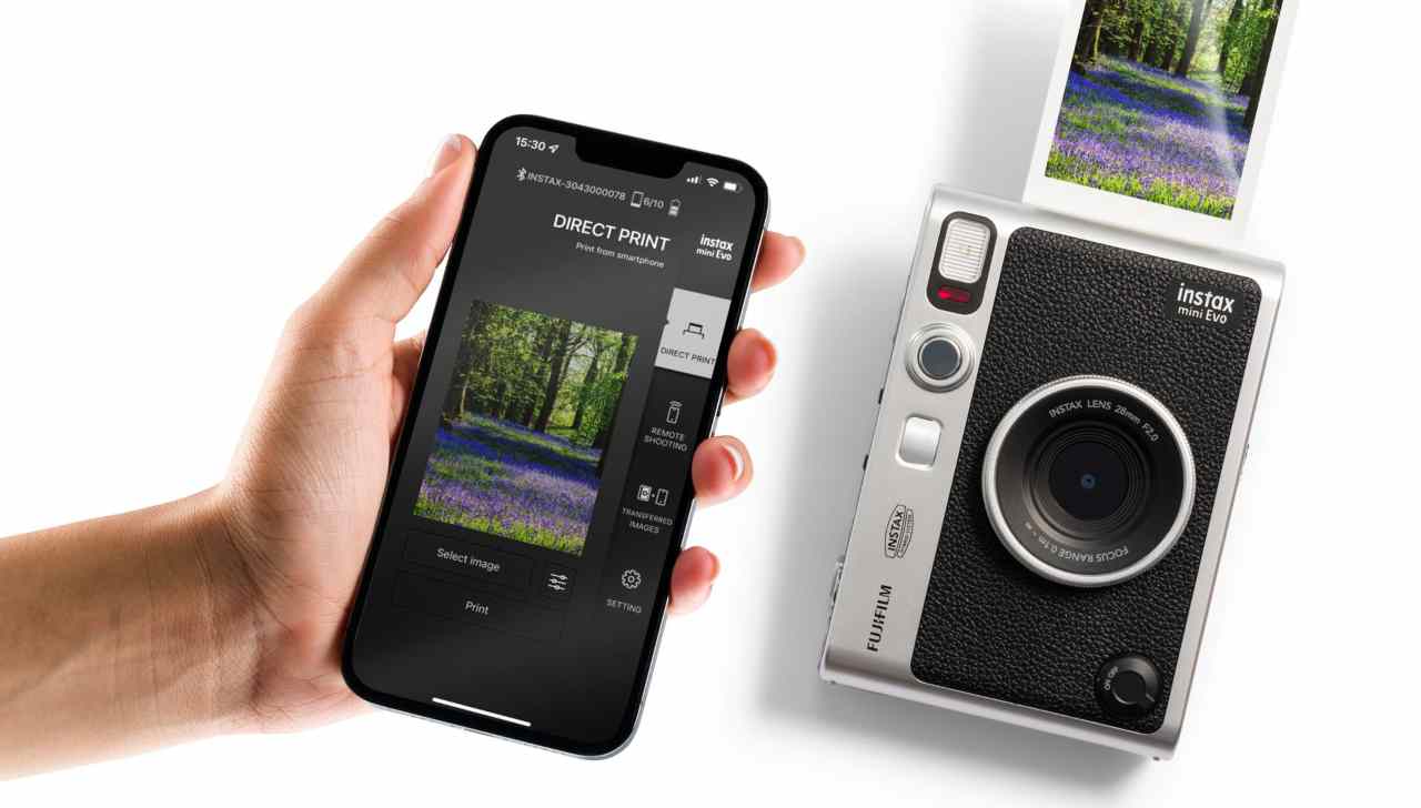 Instax lancia una fotocamera istantanea e stampante dall'aspetto vintage