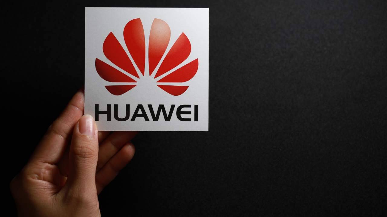 Huawei in America riceve lo stop ufficiale: Biden ha firmato la legge