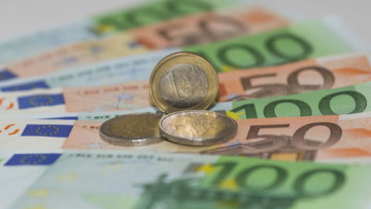 Bonus da €1.400 per Natale: come si richiede e chi può averlo?