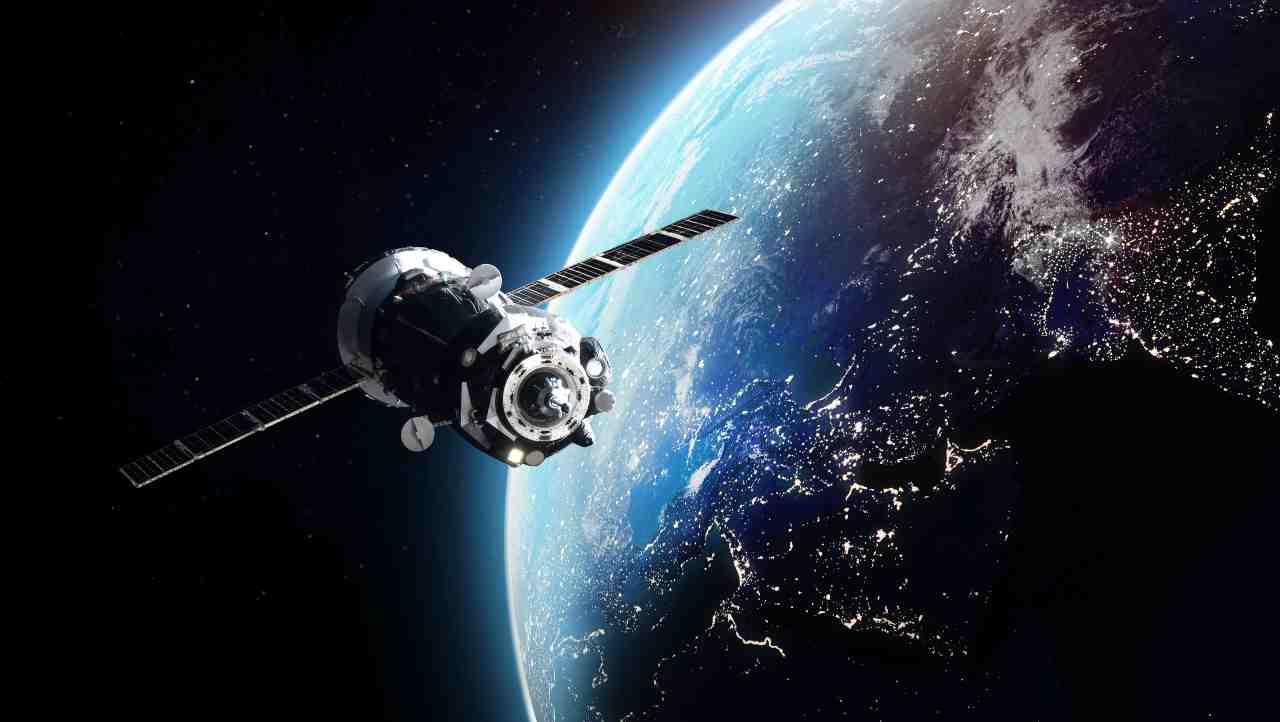 Esplosione di un satellite russo con un missile: nuove rivelazioni sulla vicenda