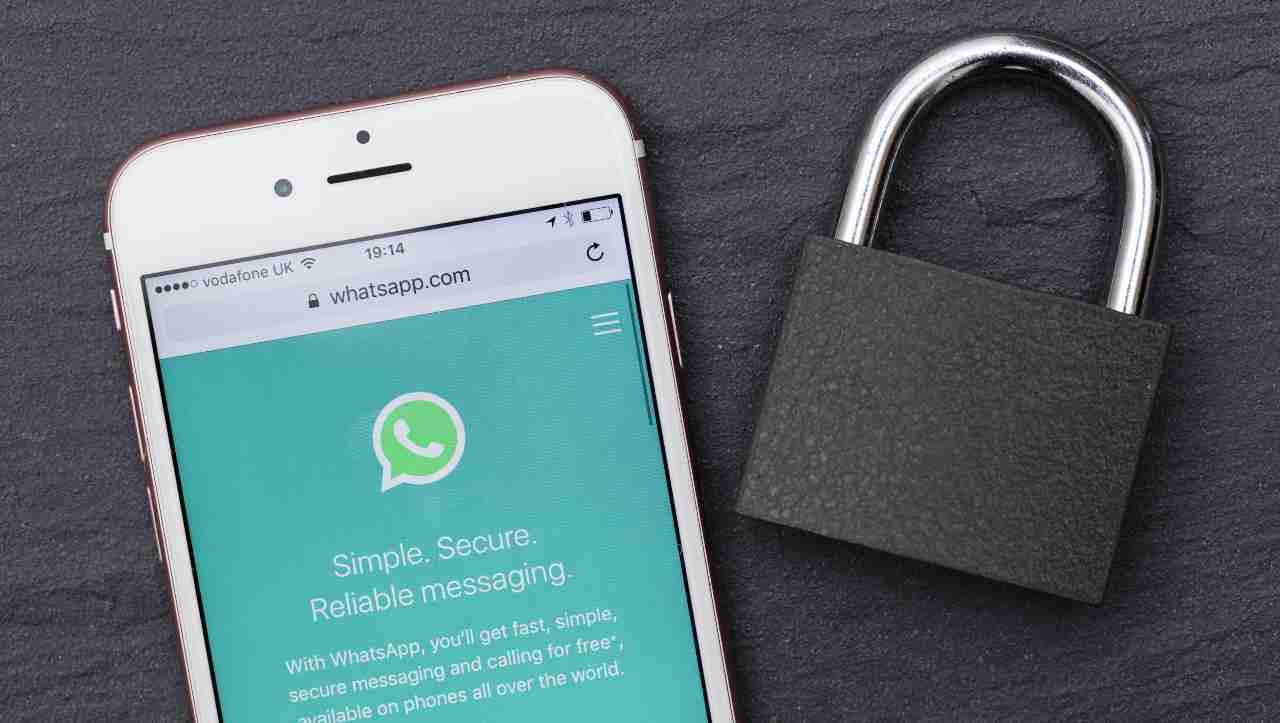 WhatsApp, come renderlo veramente sicuro dalle minacce quotidiane