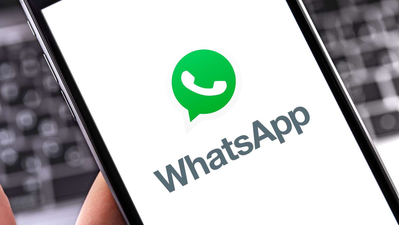 WhatsApp: c'è un trucco comodissimo per dettare le risposte ai messaggi
