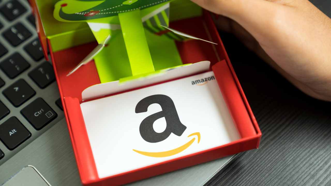 Amazon rilancia con questi regali tech per Natale: i ritardatari hanno ancora una speranza
