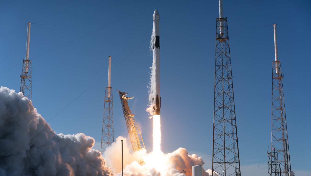 Un nuovo record per SpaceX che con Falcon 9 ha raggiunto gli 11 atterraggi