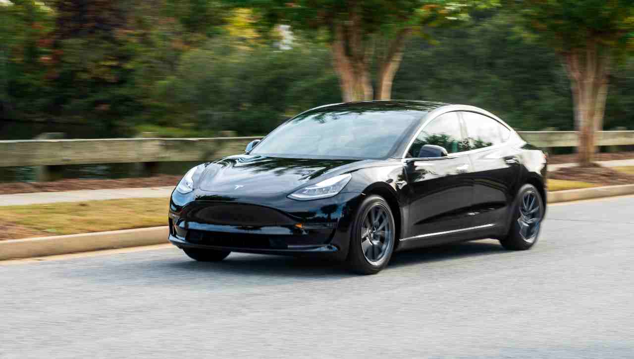 Una criptovaluta consuma energia quanto una Tesla Model 3