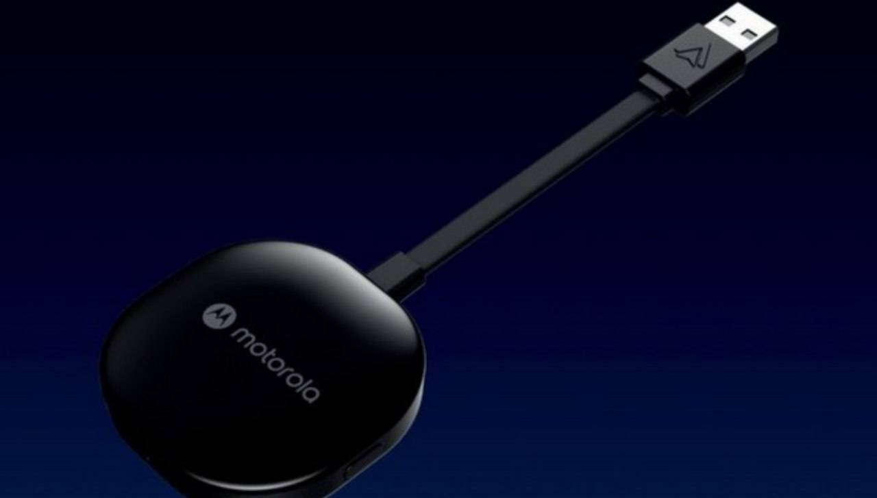 Motorola MA1 un dongle per Android Auto davvero unico e sempre funzionale