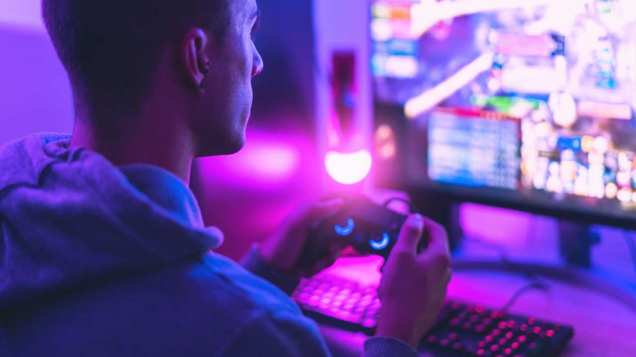 Twitch e la polemica del tetto d'orario per gli streamer: problemi di salute mentale 