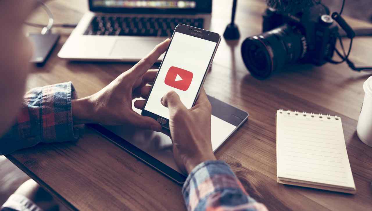 YouTube crea posti di lavoro per i suoi creators, in collaborazione con i legislatori