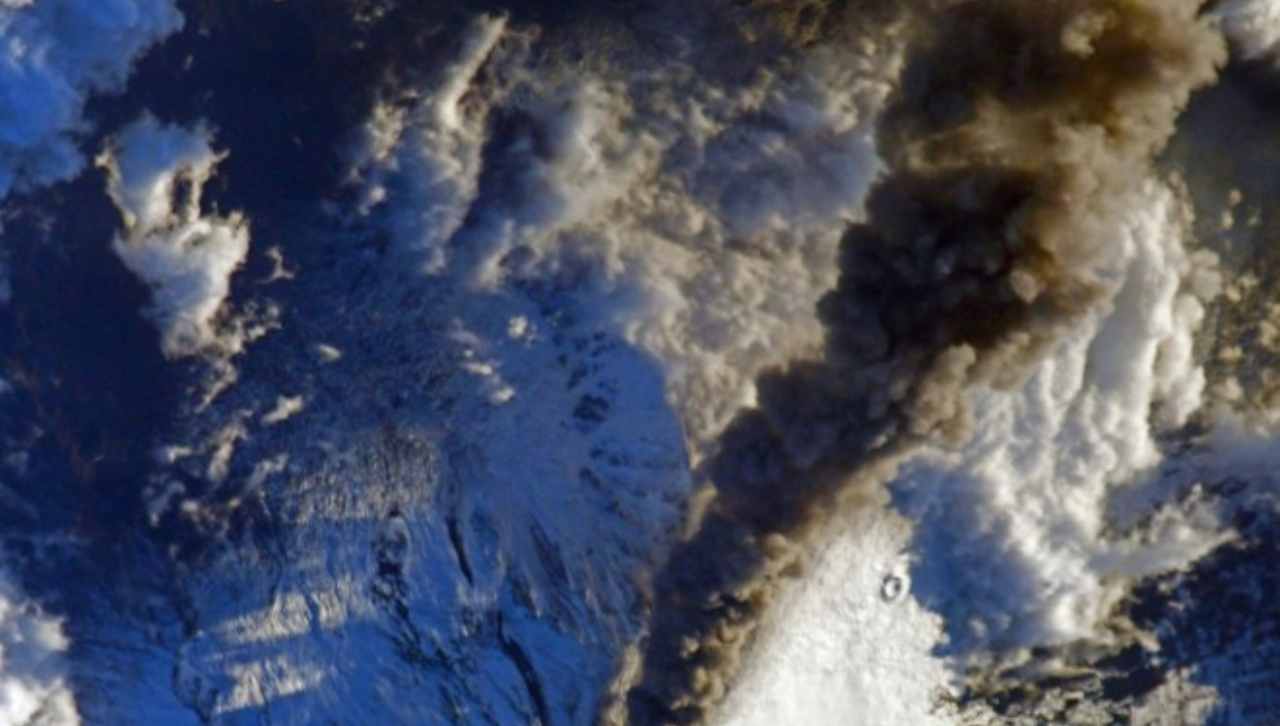 Dallo spazio ci arrivano le più belle foto dell'eruzione vulcanica dell'Etna