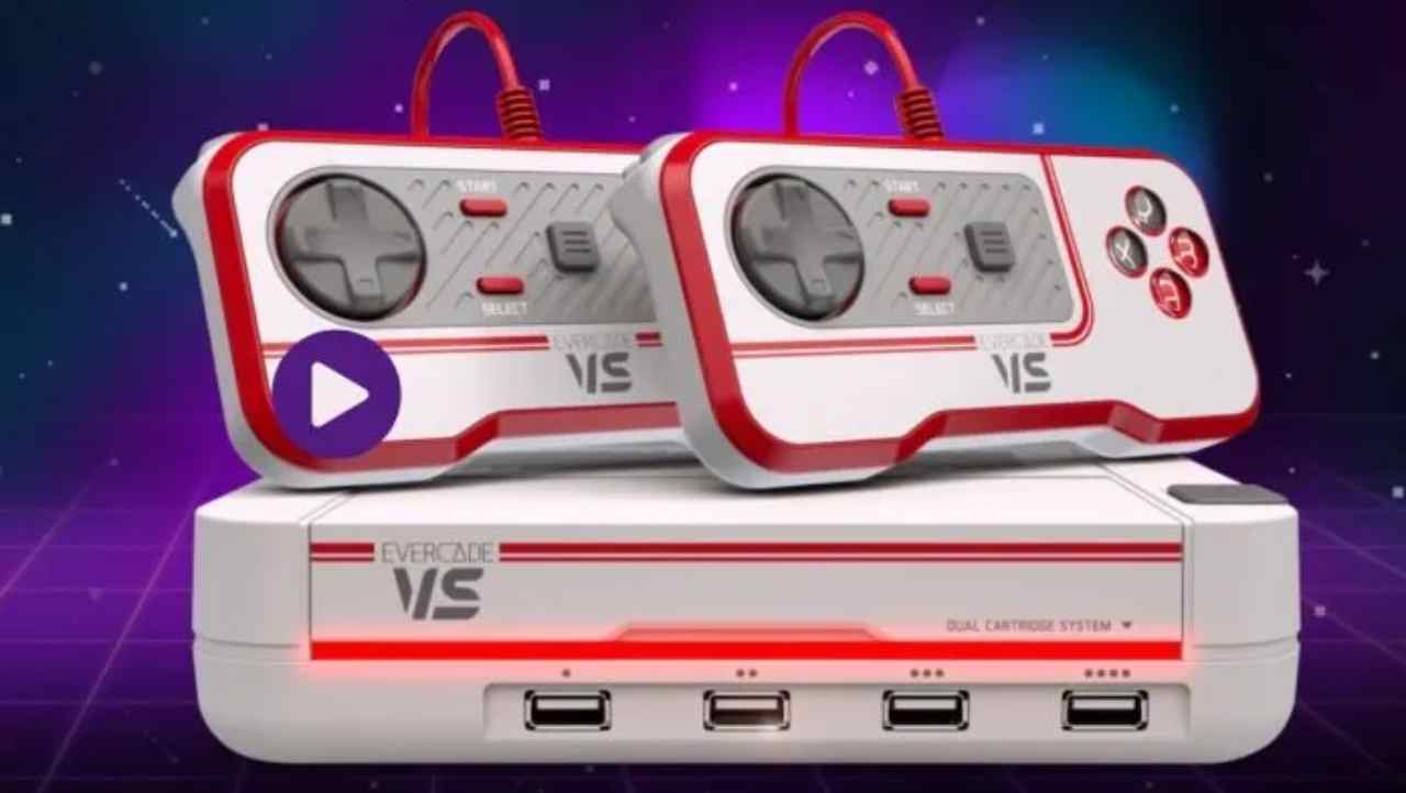 Evercade VS, una retrogaming console a cartucce con quasi 300 titoli che arriva sul mercato italiano