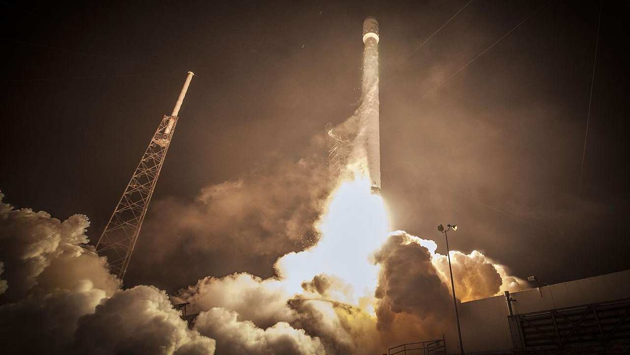 Il Falcon 9 fuori controllo che si schianterà sulla Luna: le prime immagini e come vedere il live dell'impatto