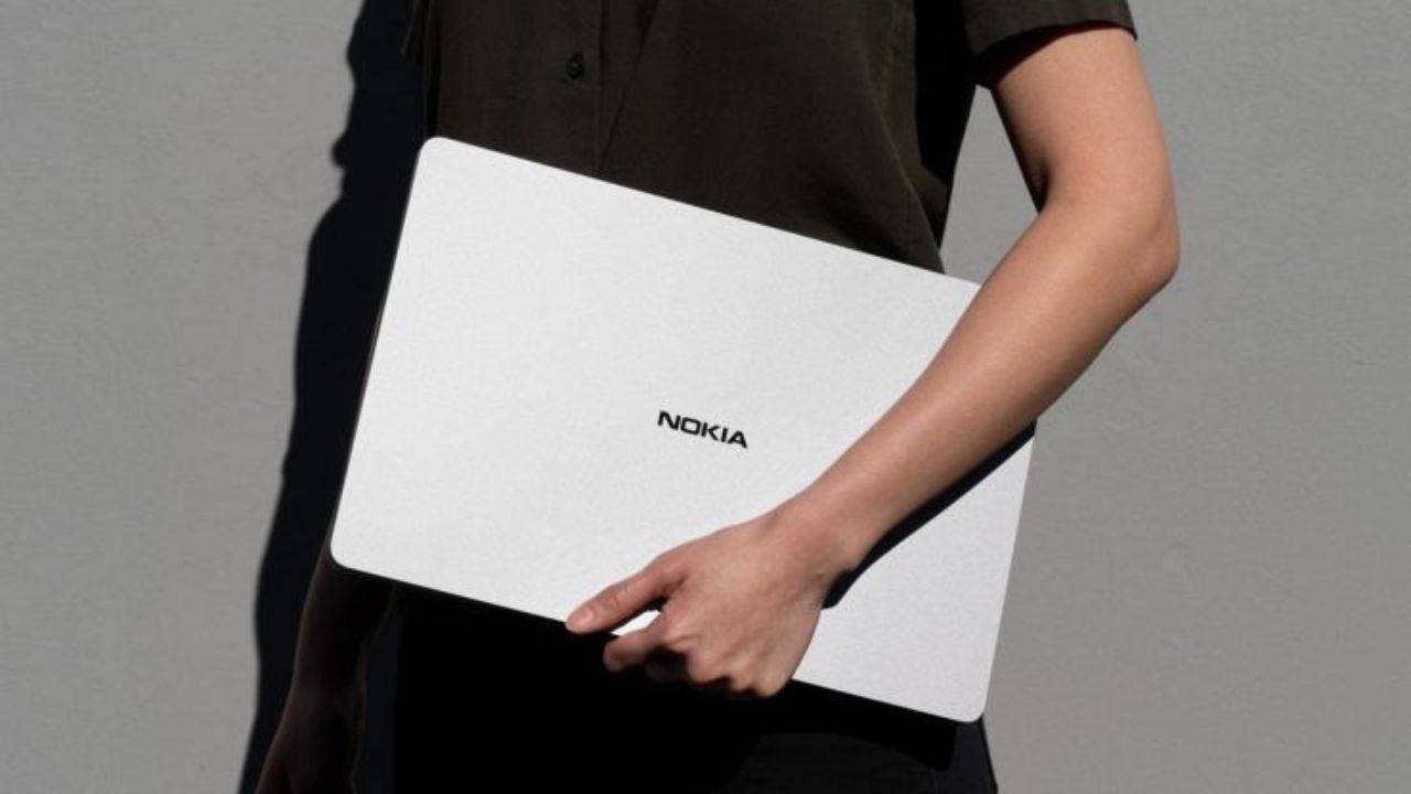 Nokia entra nel mondo dei notebook e lo fa col Nokia PureBook Pro che un po' ricorda gli Apple