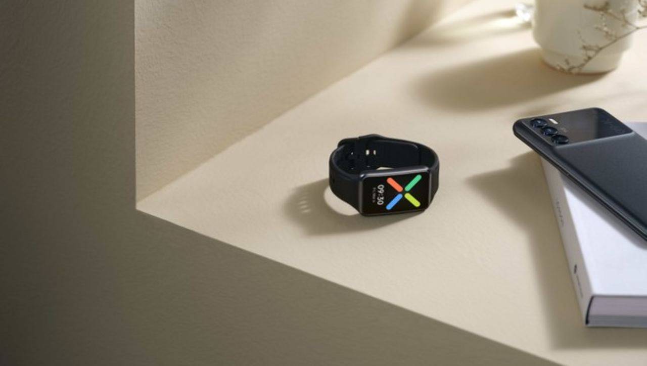 Oppo: arriva in Italia Watch Free, lo smartwatch con batteria infinita e dal costo bassissimo