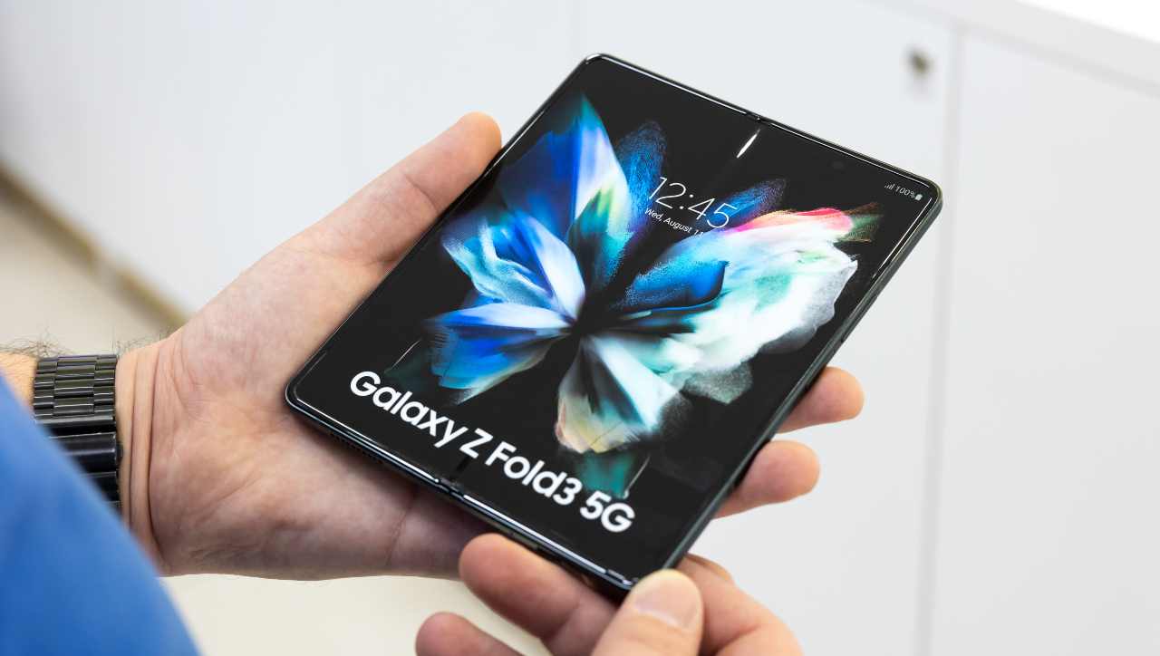 Samsung perderà la Z nei suoi modelli Fold 3 e Flip 3, ma solo in alcuni mercati