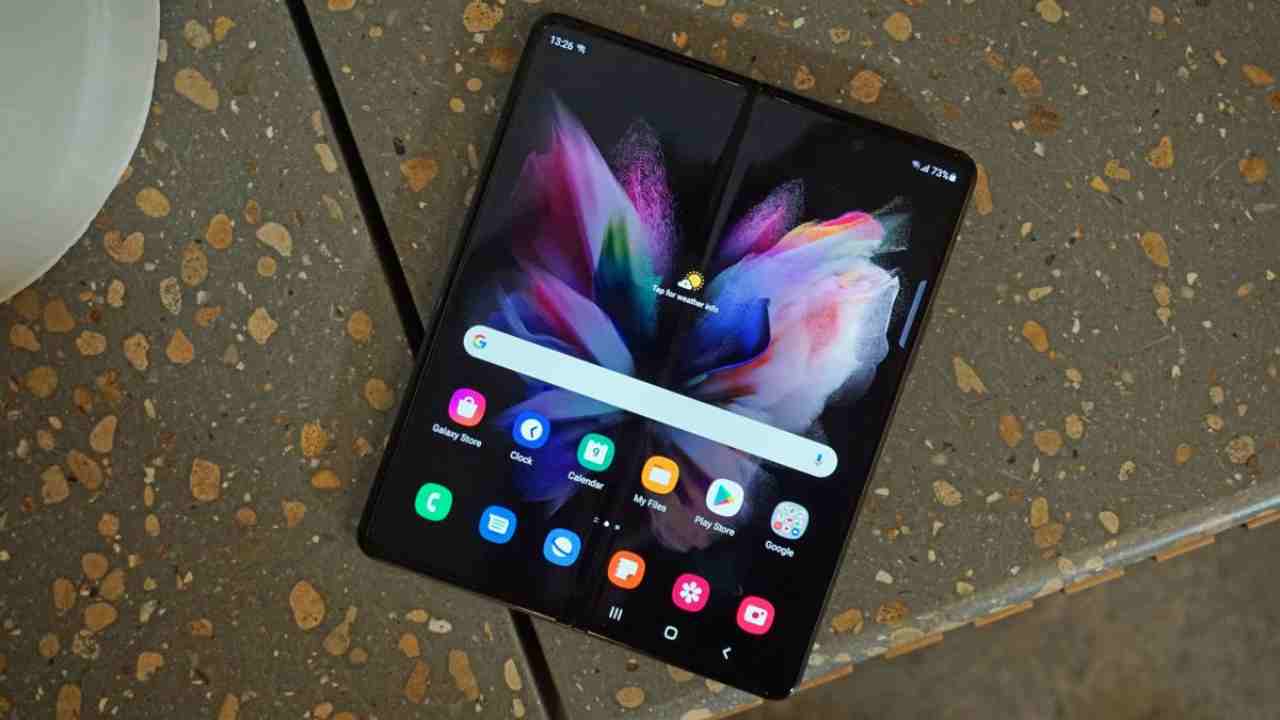 Nuovo Samsung Galaxy Z Fold 4: spuntano le prime indiscrezioni su cerniera del display e fotocamera