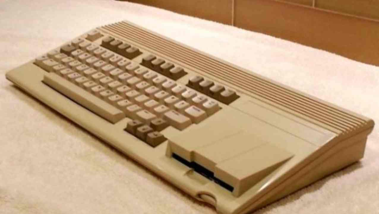 il Commodore 65, un prototipoo degli anni '90, raggiunge un prezzo esagerato durante l'asta