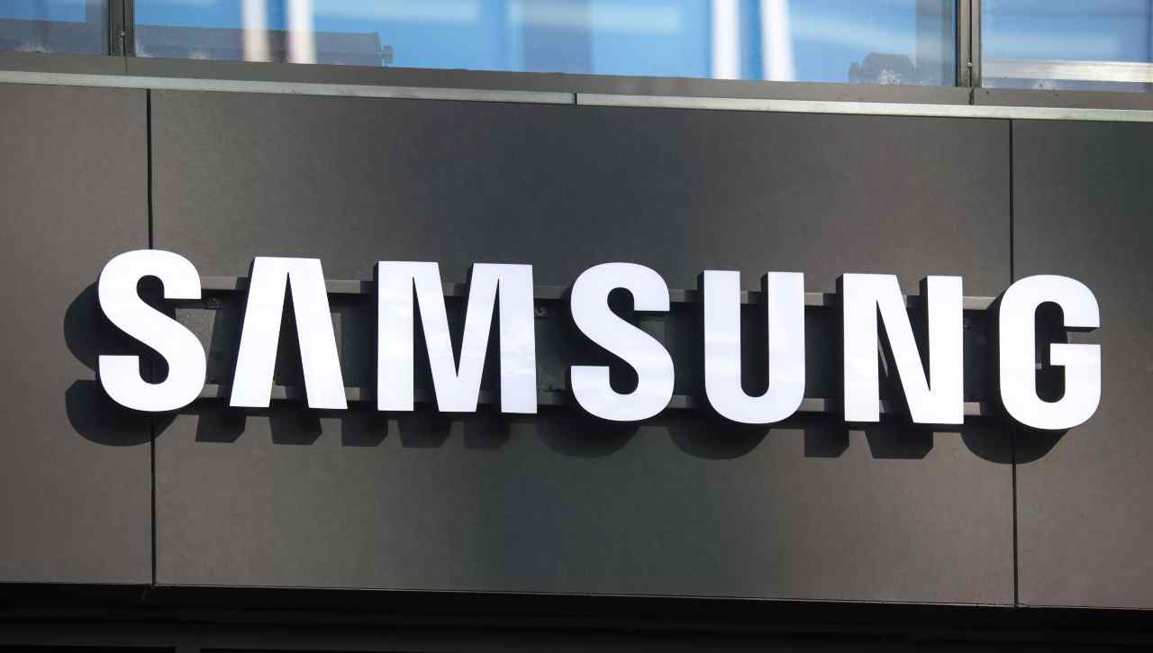 Samsung, forse è giunti ad un punto di svolta con i nuovi display trasparenti e arrotolabili