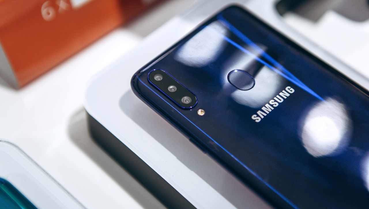 Samsung, trapelano grandi novità dal comparto mobile: ecco i nuovi smartphone foldable