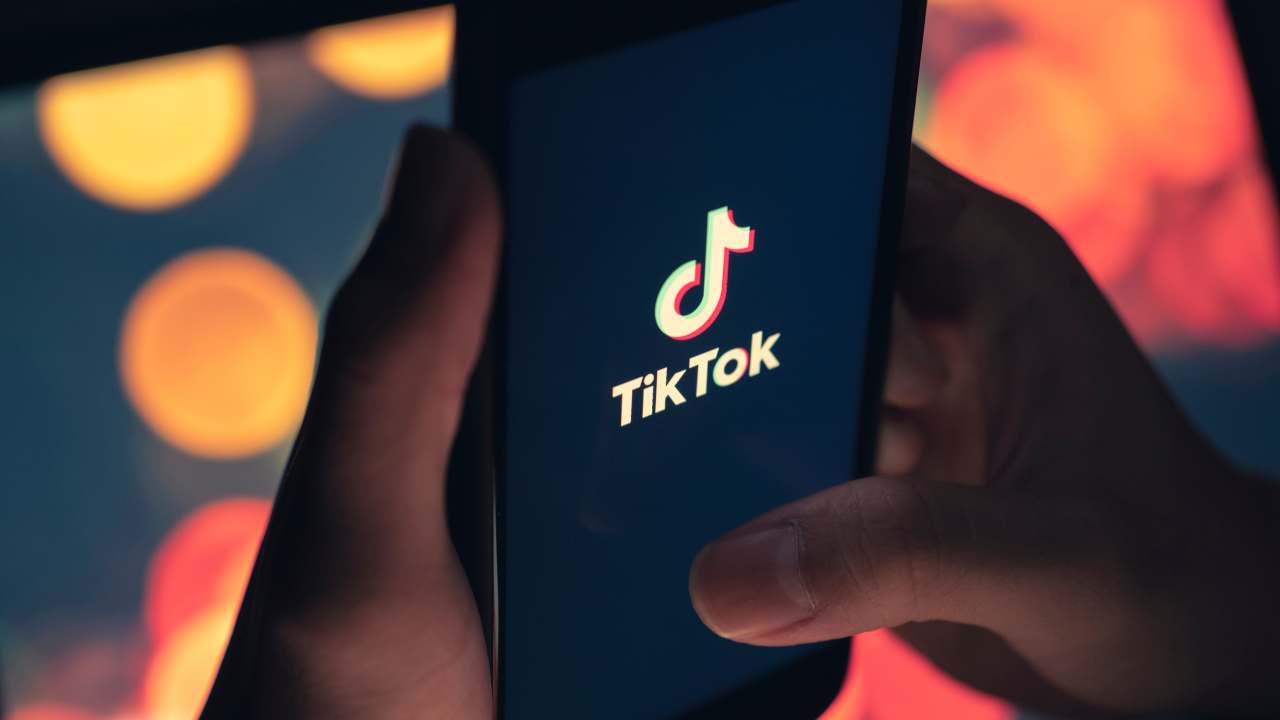 Meta vuole screditare TikTok, arruolando esperti per farlo