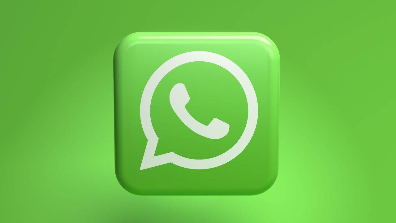 WhatsApp, ora anche i messaggi effimeri potranno esser salvati, ecco il cambiamento