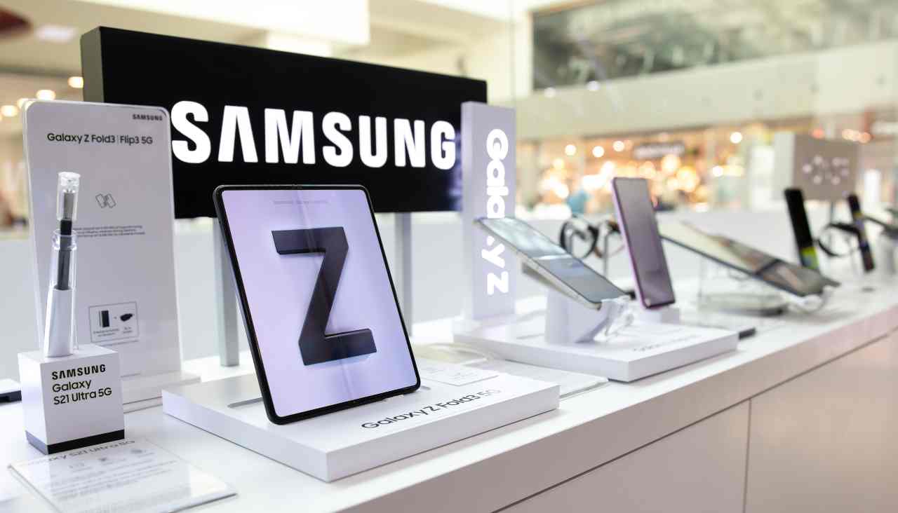 Samsung Galaxy Z Flip3 con questa promozione è quasi regalato: da non perderlo