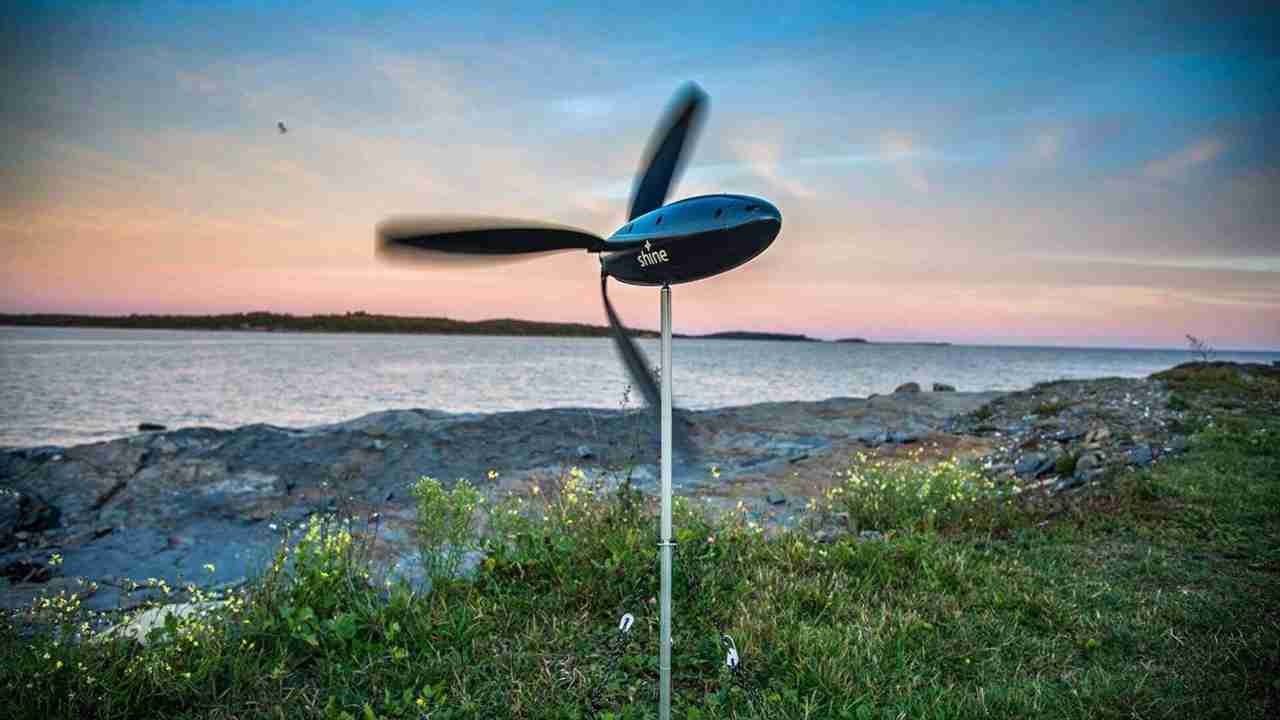 Un gadget tech e green senza pari: questa mini turbina eolica carica lo smartphone in un attimo