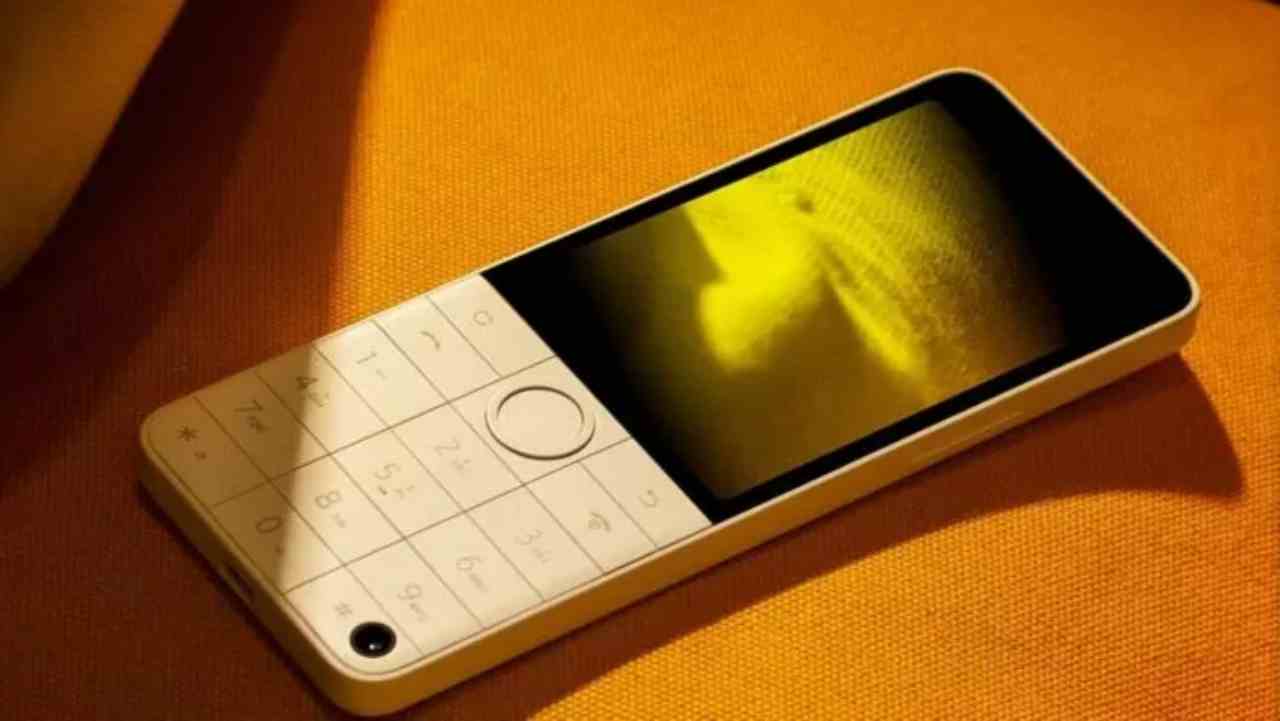 Ritorno al passato con Duoqin F22 Pro, lo smartphone che porta una tastiera fisica