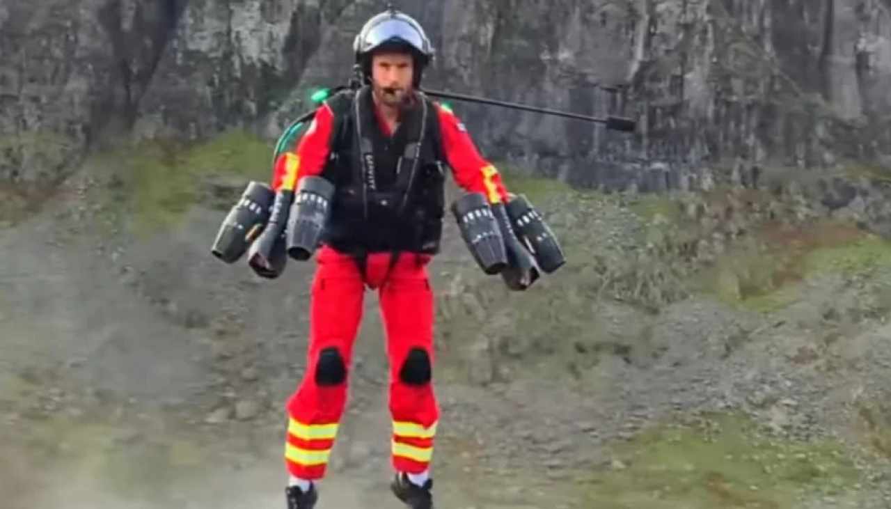 Soccorsi in tempo record grazie ad un jetpack, il nuovo metodo potrebbe essere il futuro