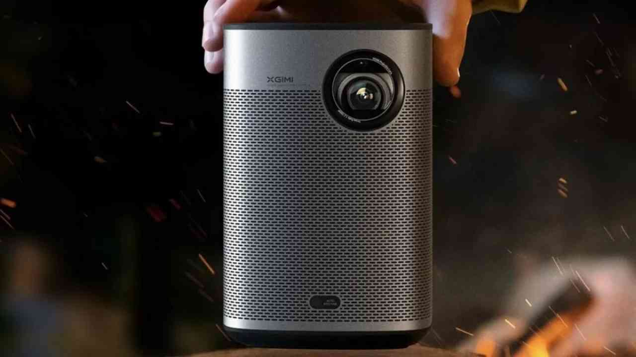 XGIMI propone i migliori proiettori portatili per un'estate da cinema