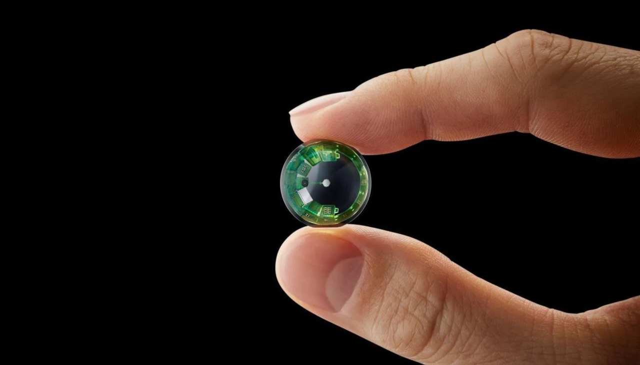 AR senza occhiali? Ora è realtà, con una lente a contatto MicroLED dalle prestazioni incredibili