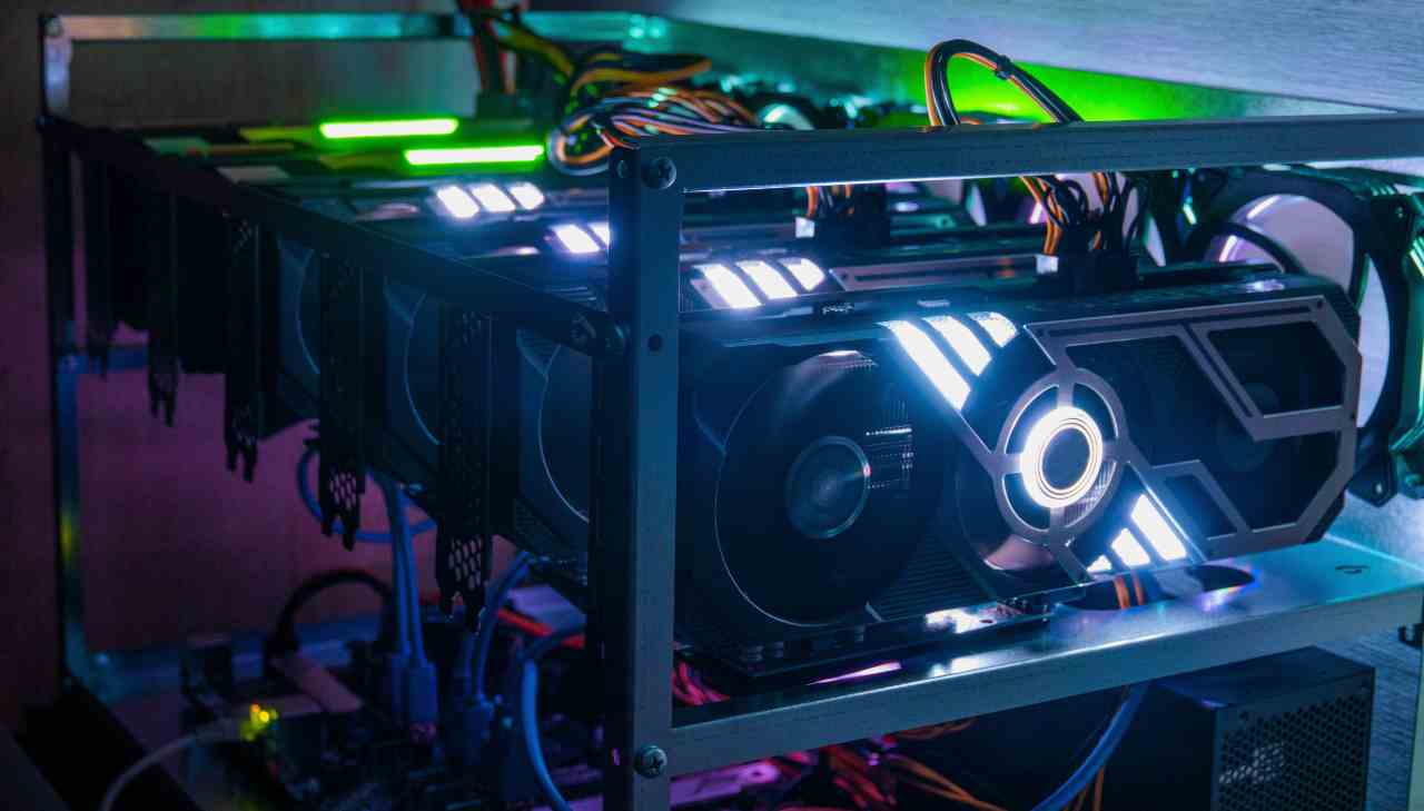 Riciclare tech e guadagnare? Scopri l'e-mining, potresti trovare una miniera d'oro