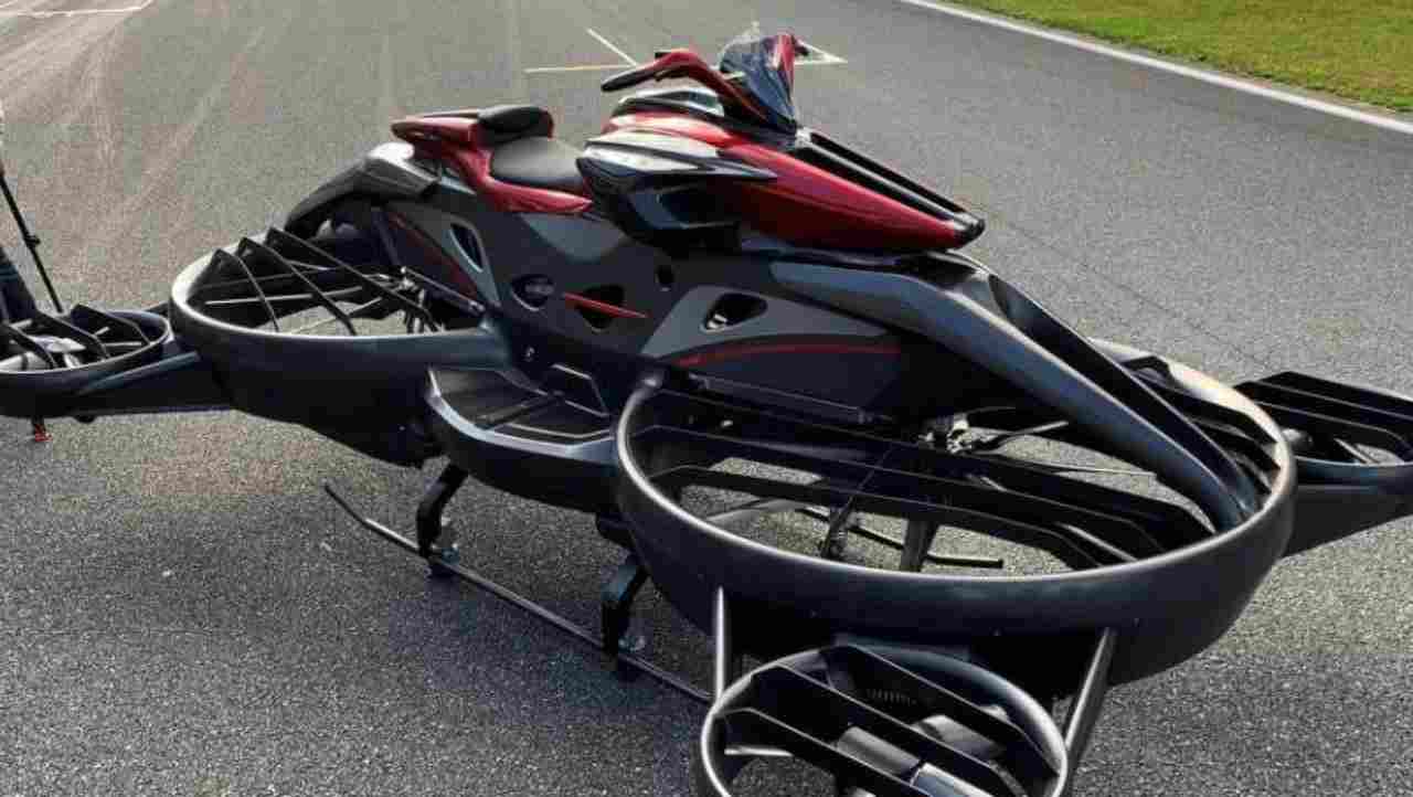 Sei motociclista e fan di Star Wars? allora la moto quadricottero ti farà impazzire