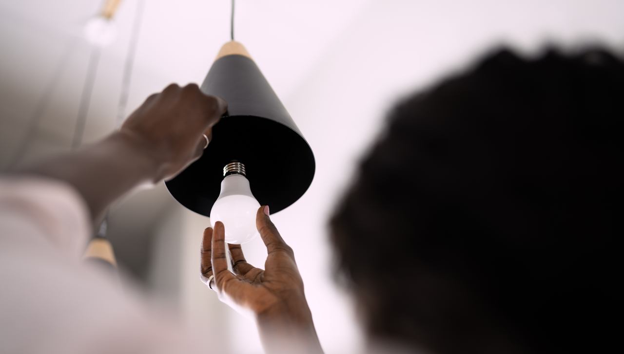 Bolletta della luce troppo alta? Con queste lampadine smart e LED, potrai dimezzare realmente i consumi