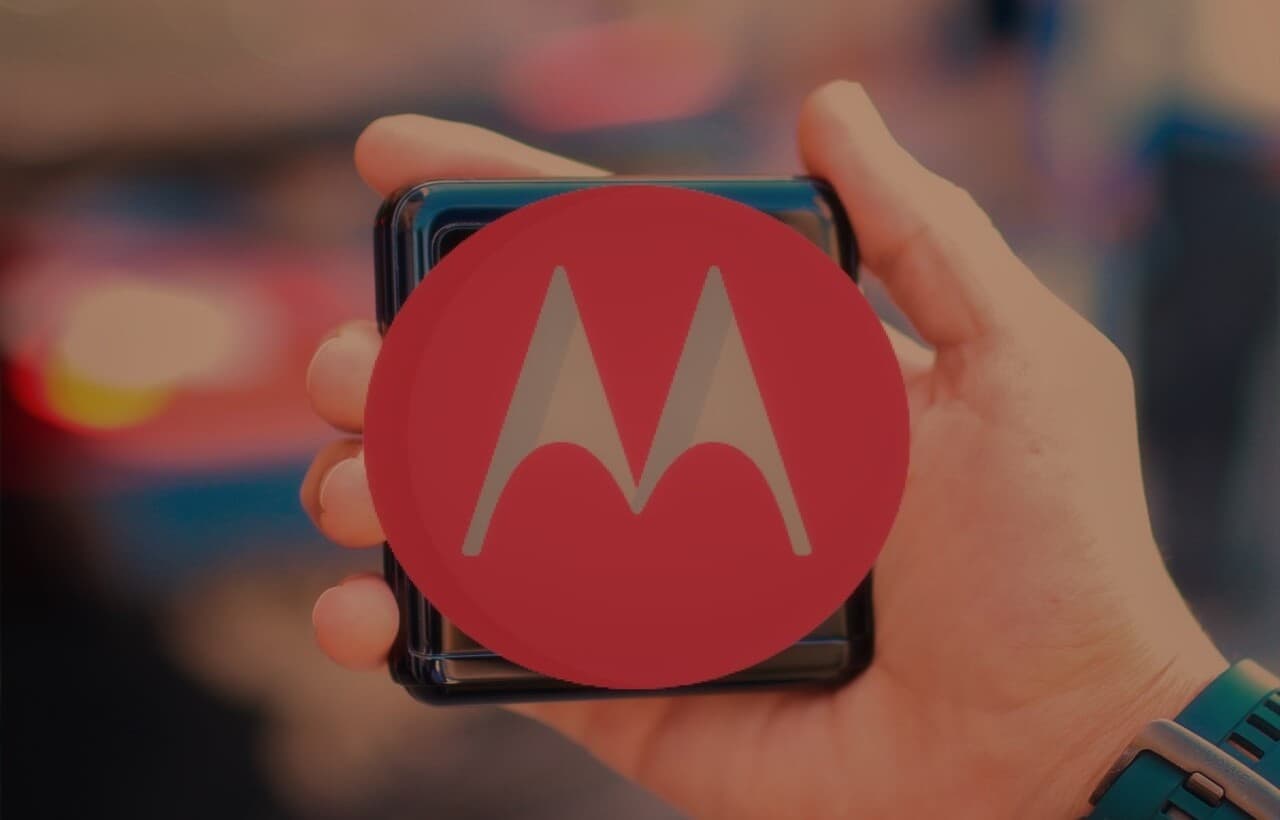 motorola logo su smartphone