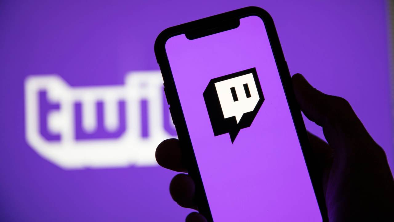 Twitch revoca il ban alla streamer che aveva dato uno spettacolo a luci rosse, è davvero giusto così?