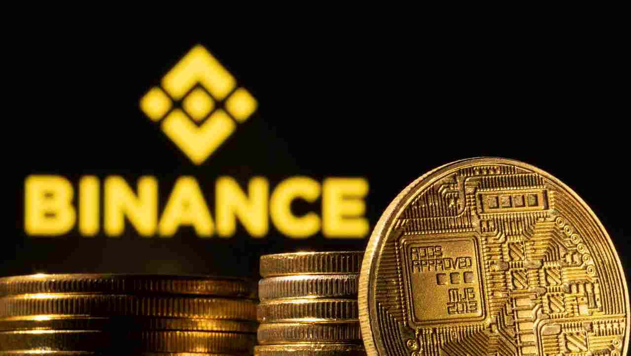 Binance sotto attacco, gli hacker sottraggono tokens per mezzo miliardo di dollari: è il furto del secolo?