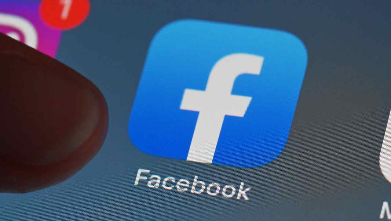 Facebook, qualcuno spia il vostro profilo? Scoprirlo è facile, se sai come fare