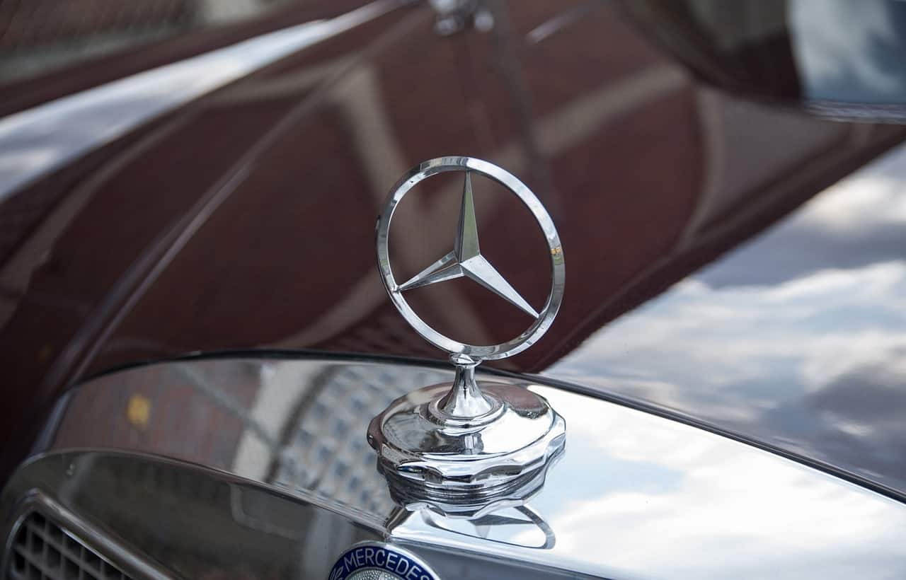 Mercedes simbolo auto