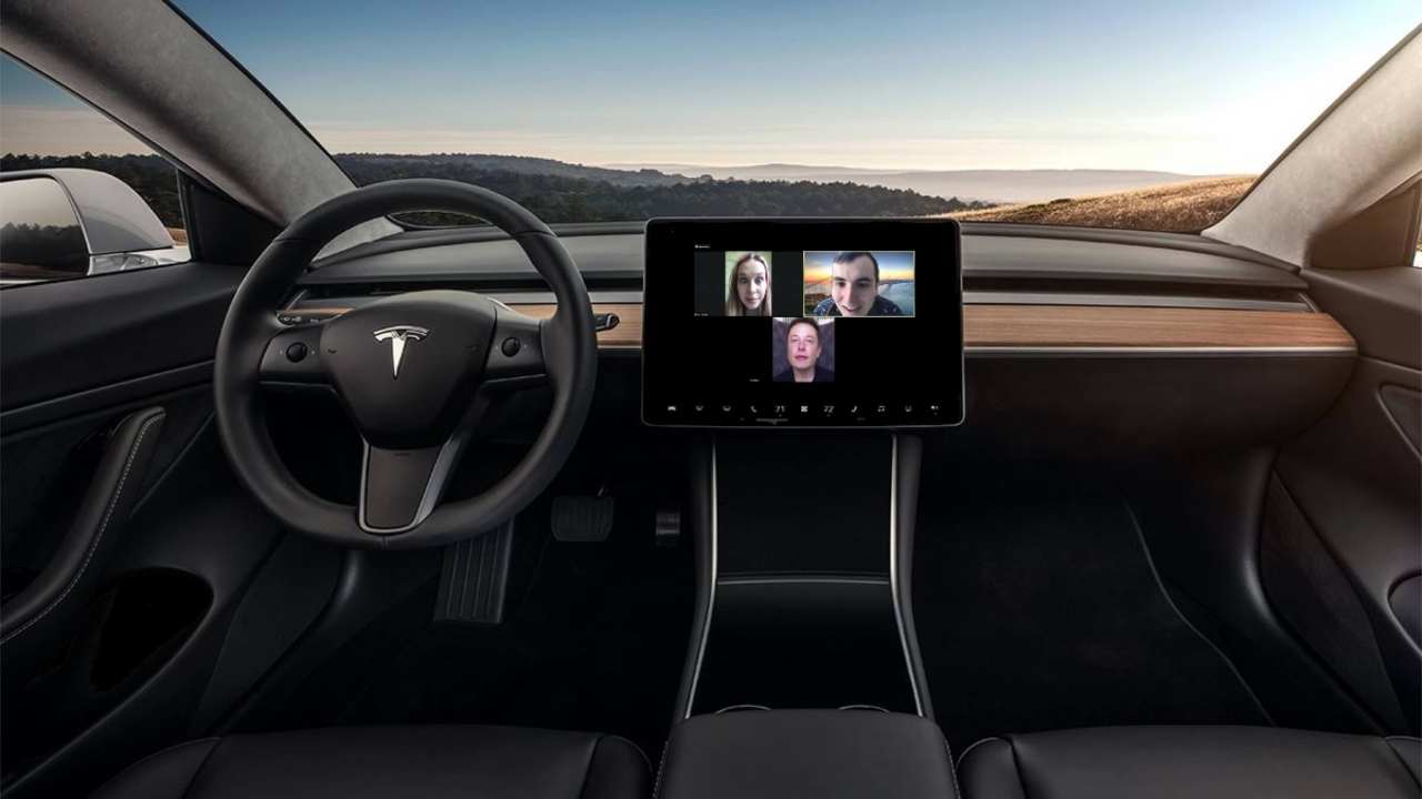 Tesla si unisce a Zoom, ora potrai videochiamare direttamente dall'auto