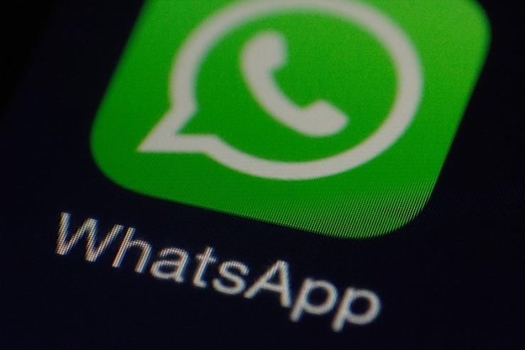 WhatsApp lo fa senza consenso